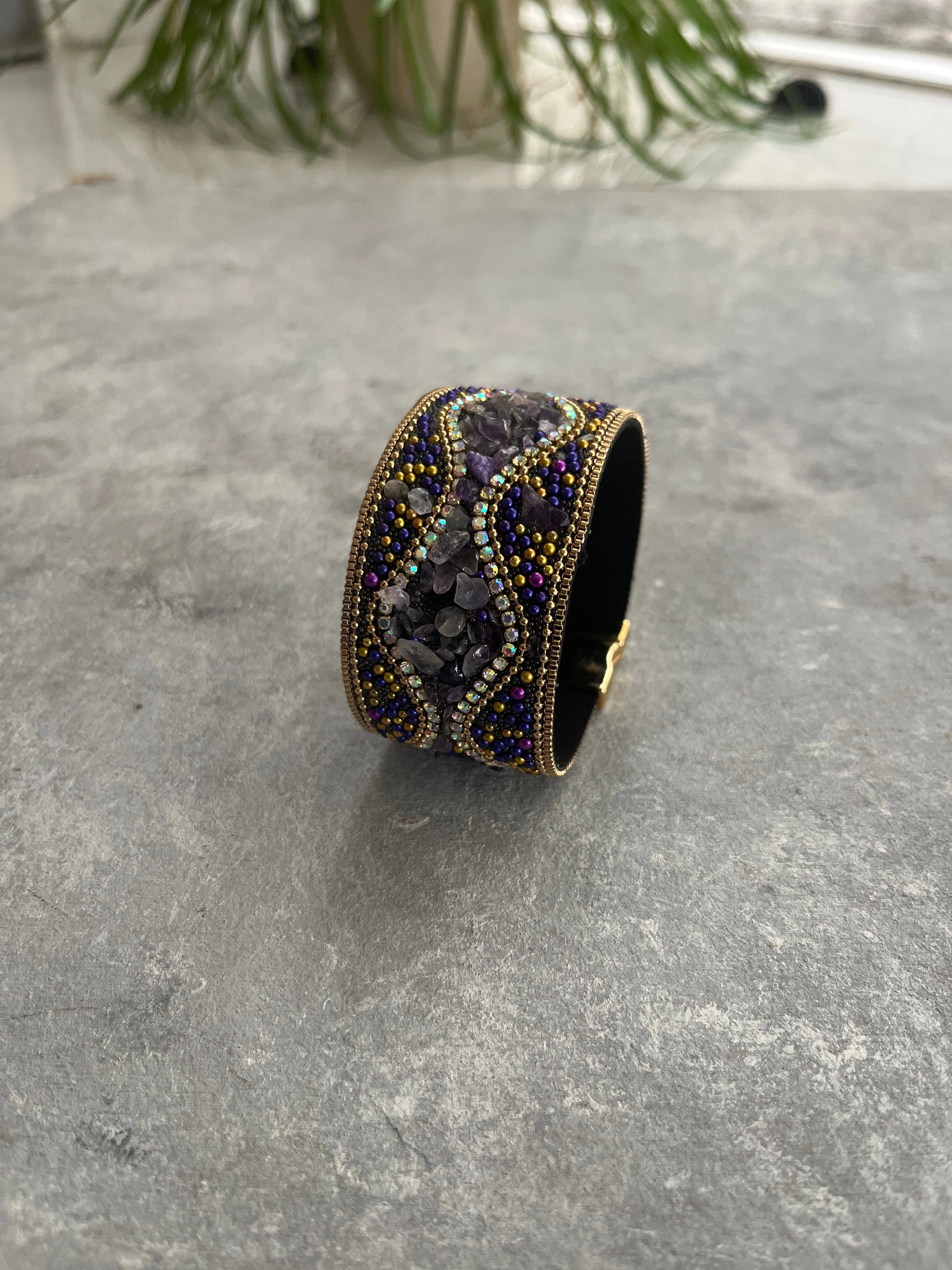 Beaded Purple Bracelet with magnetic clap