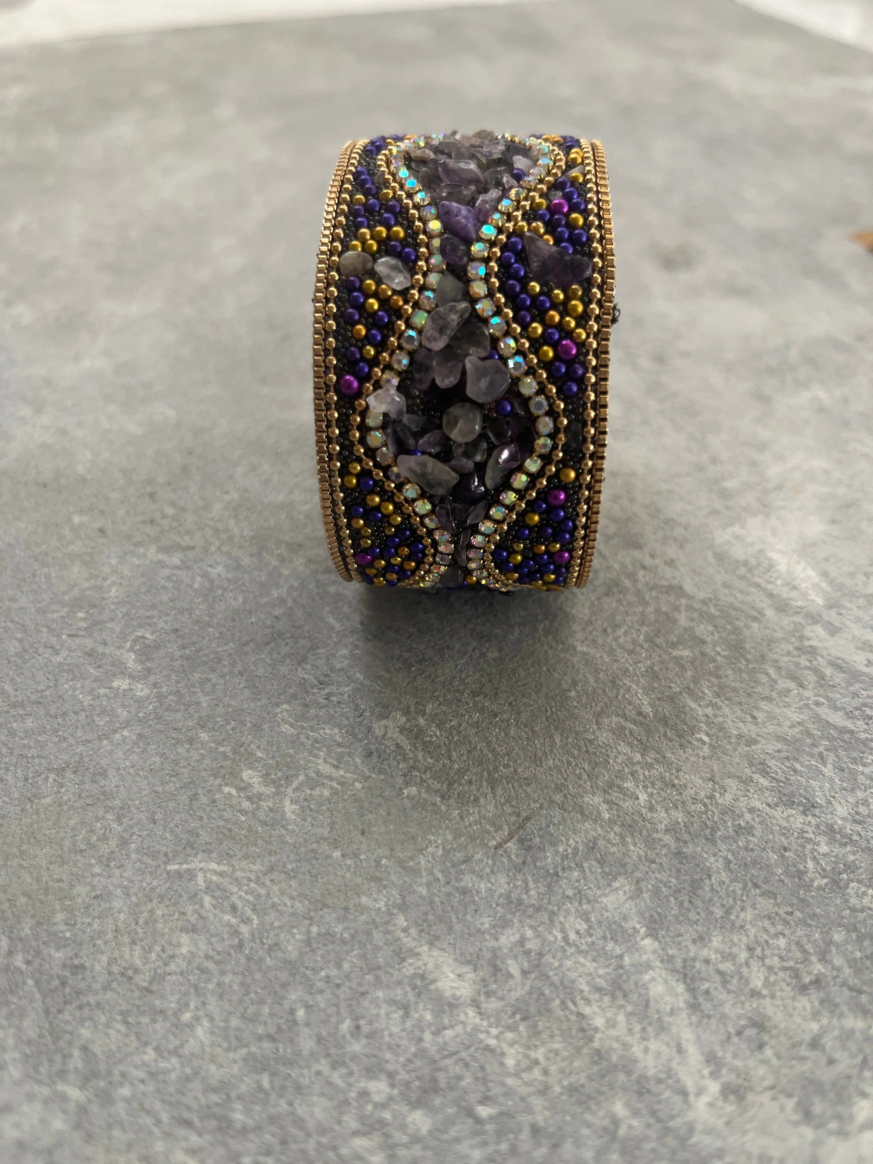 Beaded Purple Bracelet with magnetic clap