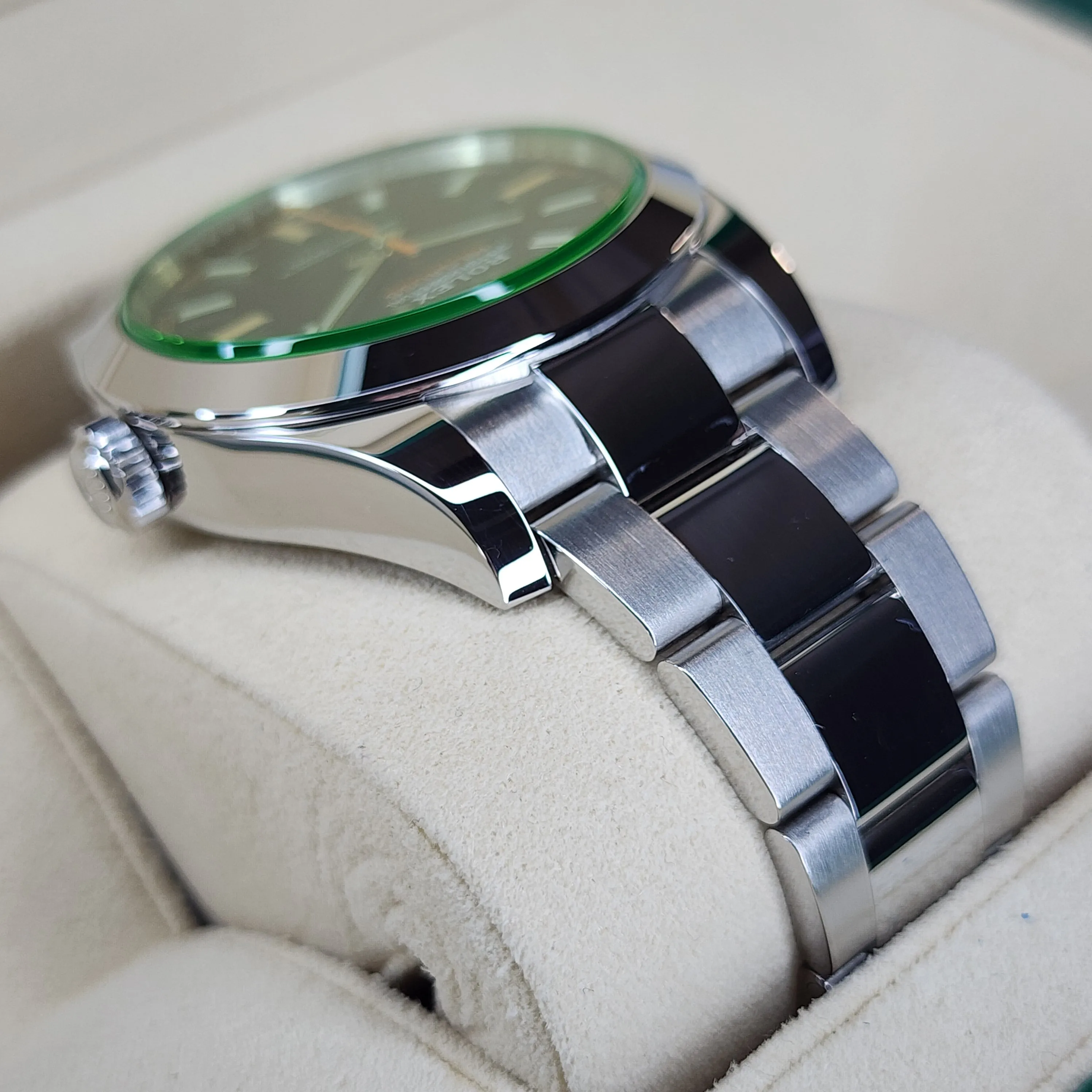 Rolex Milgauss Black Dial Green Crystal 40mm