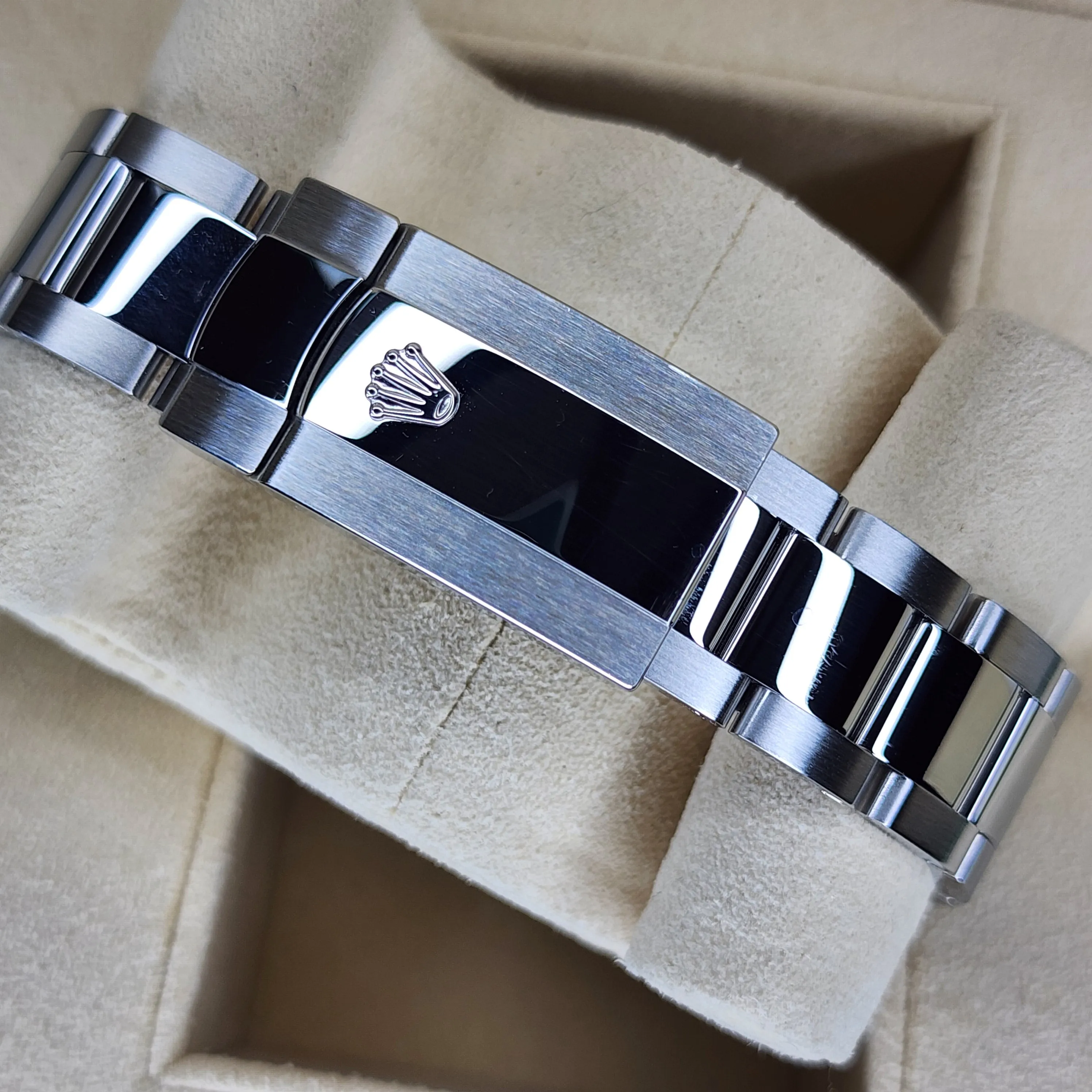 Rolex Milgauss Black Dial Green Crystal 40mm