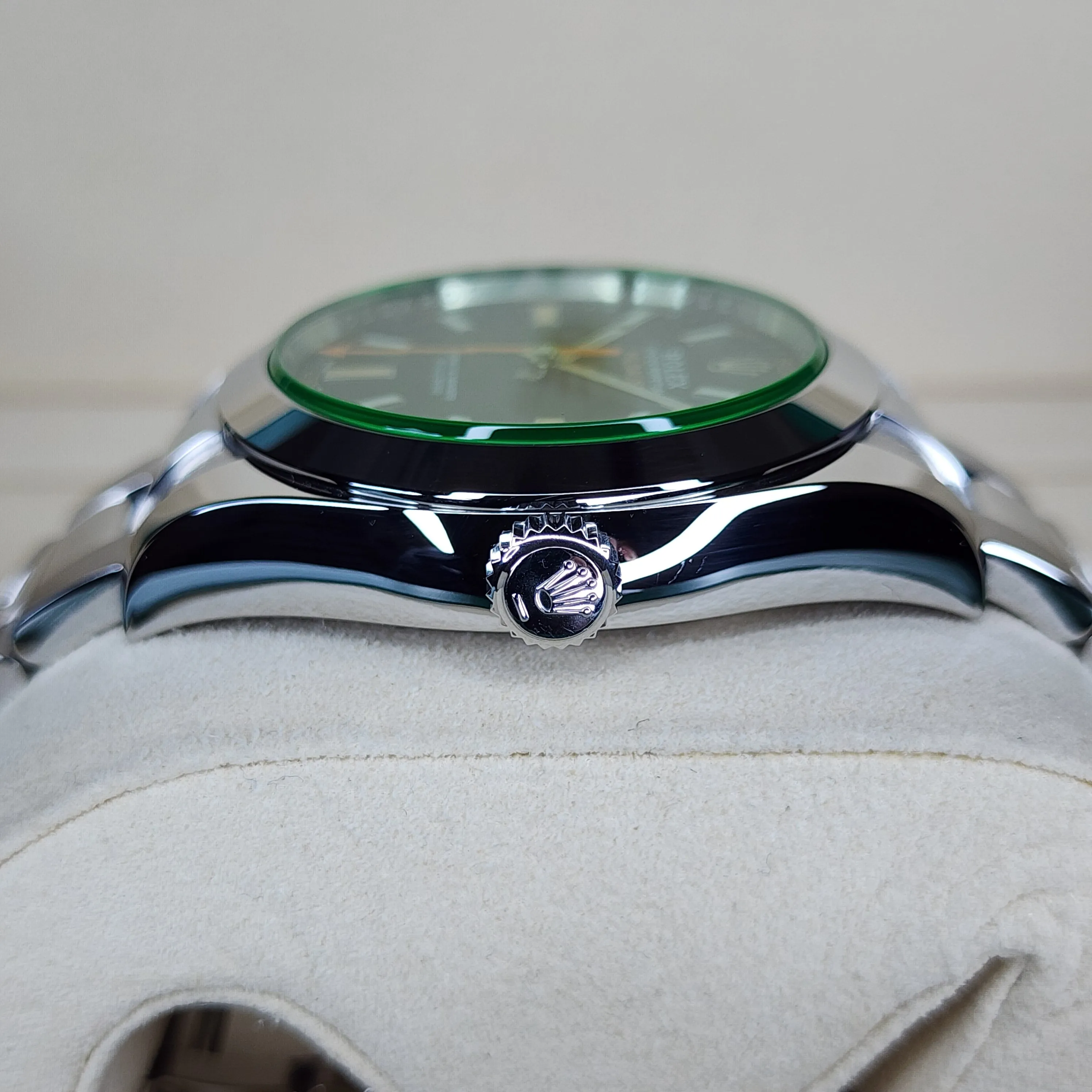 Rolex Milgauss Black Dial Green Crystal 40mm